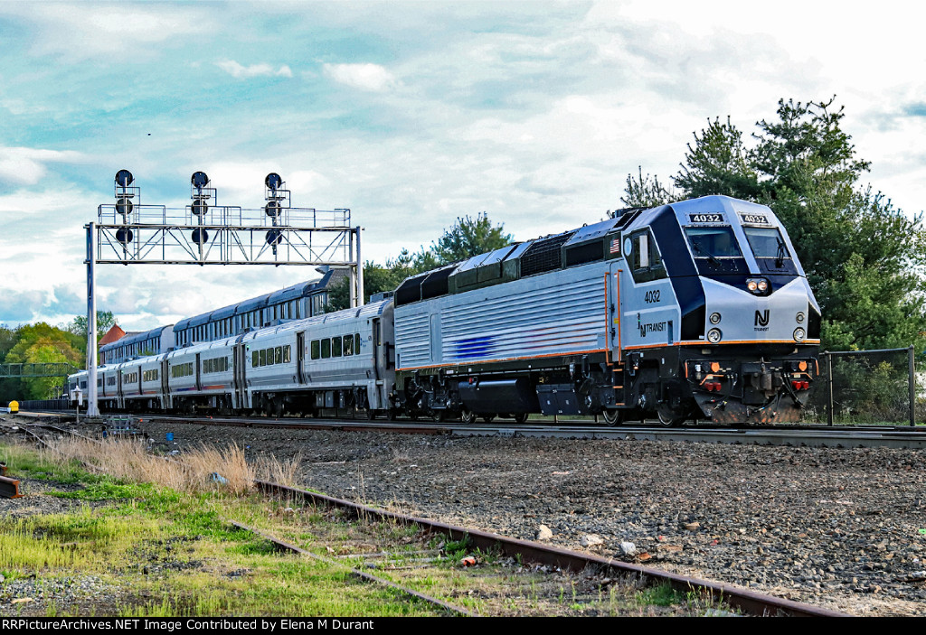 NJT 4032 on train 57